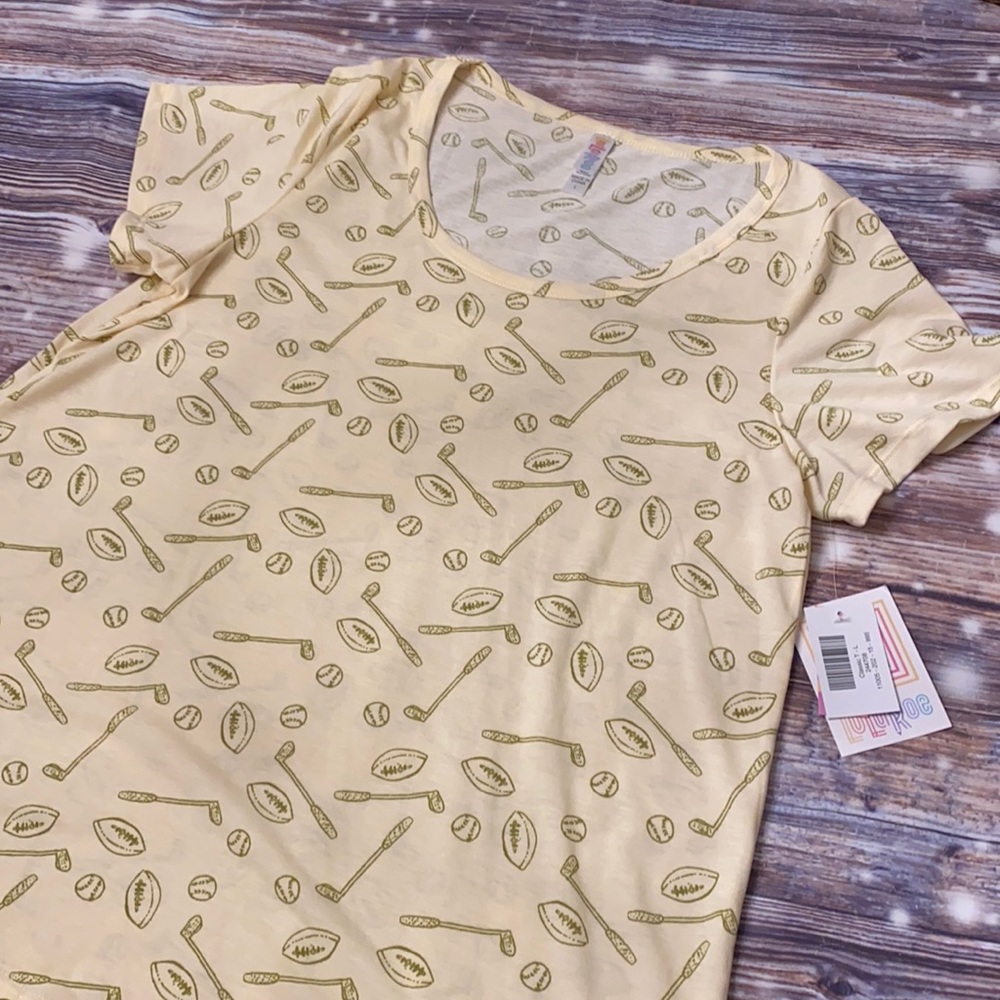 NWT Lularoe classic tee size large